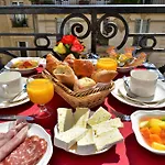 29 Lepic Hotel