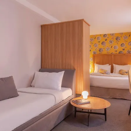 29 Lepic Hotel
