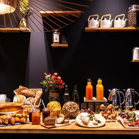 29 Lepic Hotel Paris