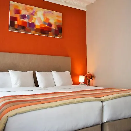 29 Lepic Paris